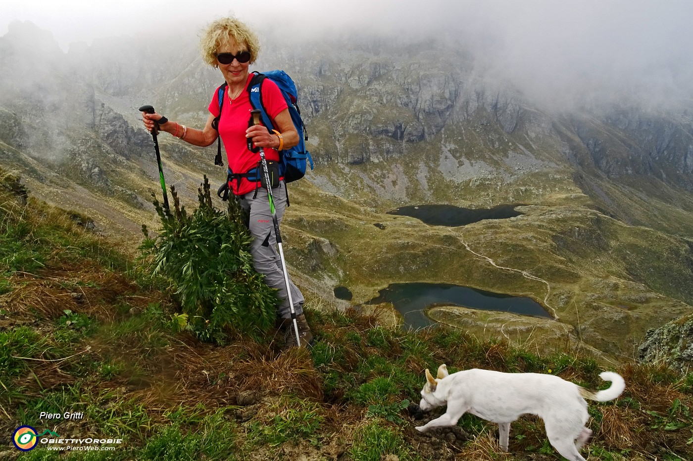 05 I Laghetti di Ponteranica visti dalla vetta del Triomen (2245 m).JPG -                                